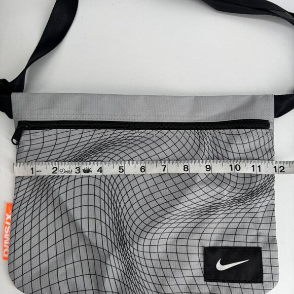 Nike Messenger Bag D/MS/X Gray Black New Waist Crossbody Pouch Pack Travel Sack - Picture 2 of 3